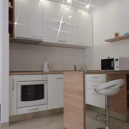 Lemon Tree Apartment *
