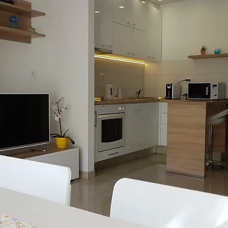 Lemon Tree Apartment Split